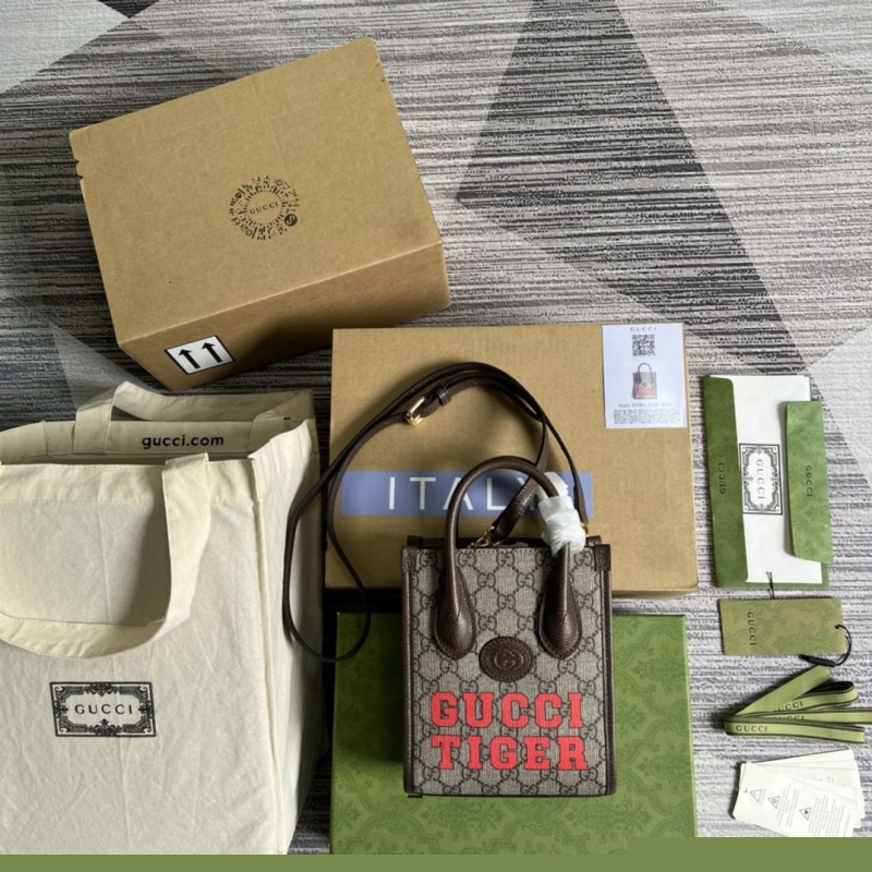 G*u*i shopping bags